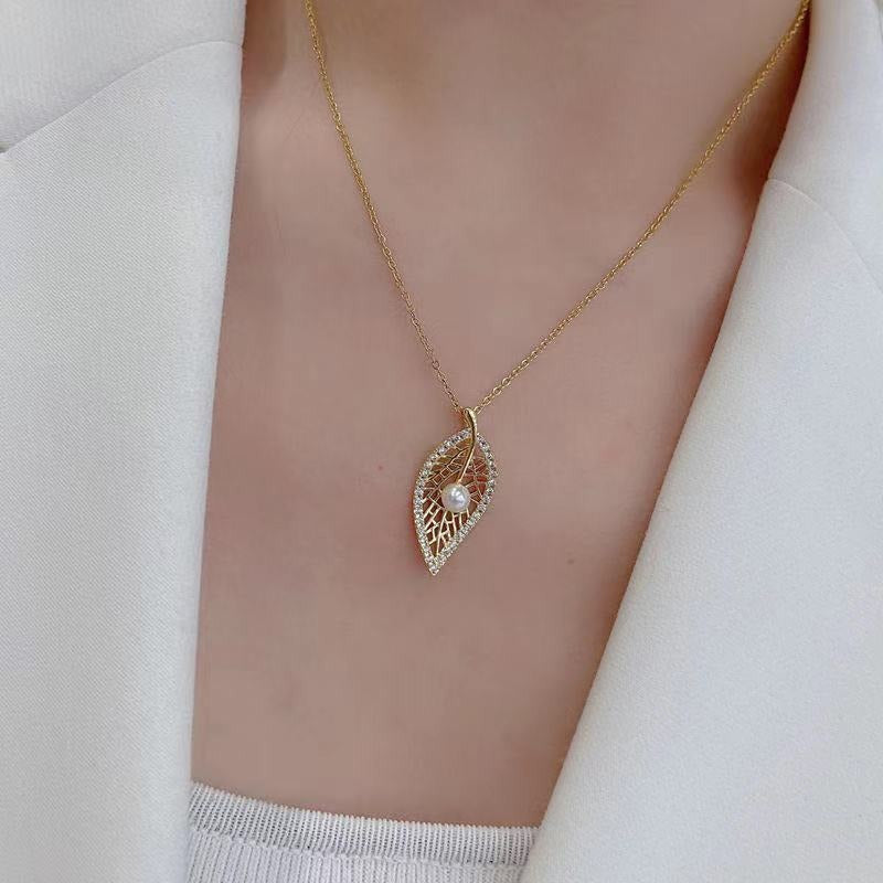Leaf Necklace Women's Summer Light Luxury High end New Internet Celebrity Versatile Collar Chain Short Style